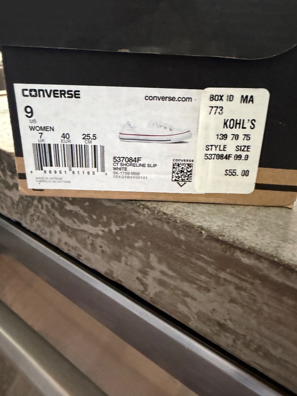 White converse - Picture 2 of 3